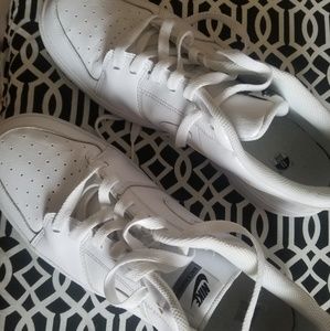 Men's Nike Backboard 2 EUC